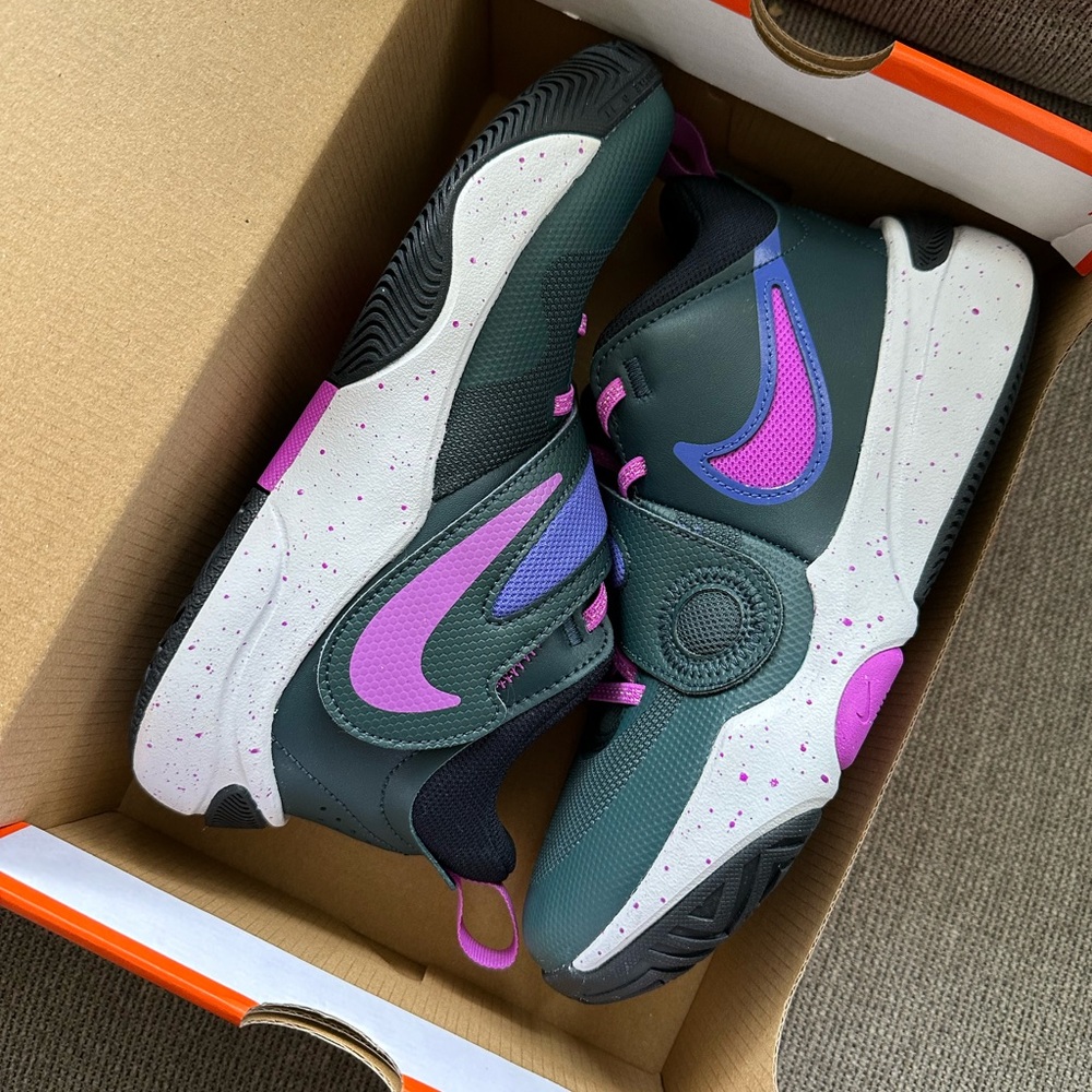 NEW Nike Team Hustle D11 basketball shoes